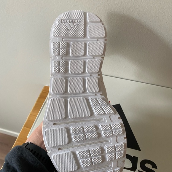 Adidas White and Gold Sneakers - Picture 2 of 5